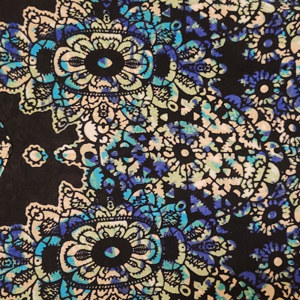 Shirts, a bundle of quantity (6) XL women's dressy stretchy material shirts. - Picture 2 of 12